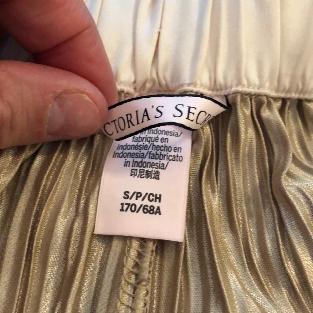 Victoria’s Secret Gold sleep shorts - Picture 4 of 6